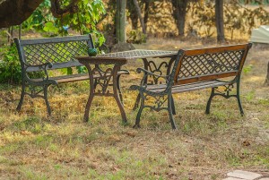 table-and-benches-856200_1280